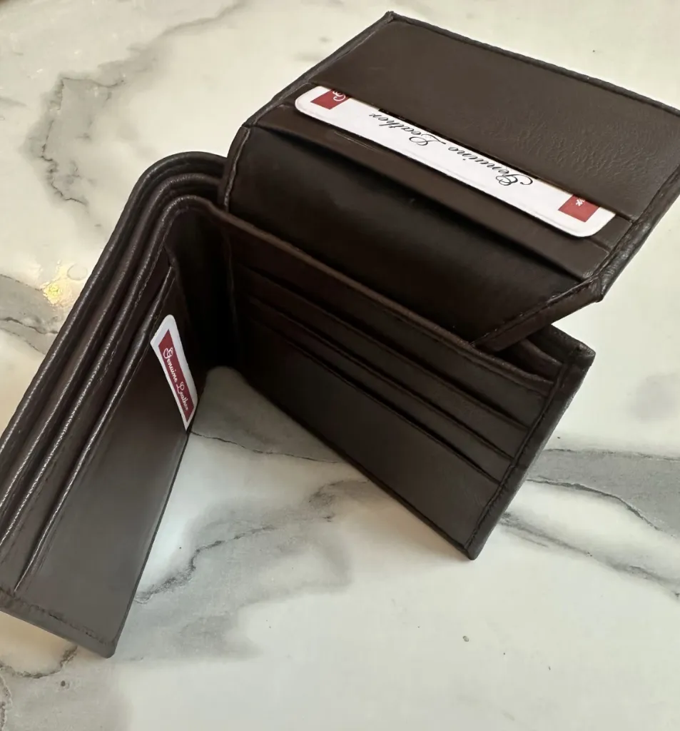 WALLET bi-fold with side flap